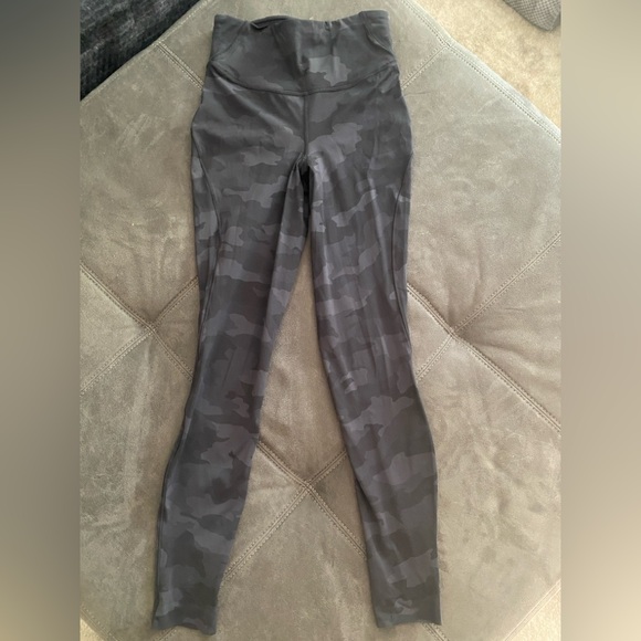 EUC Lululemon Fast & Free Camo leggings 4 - Picture 2 of 8